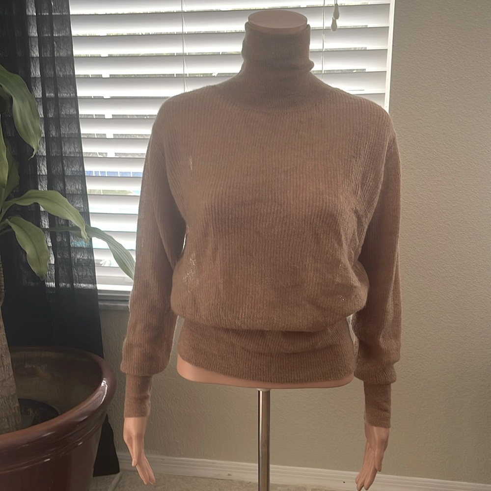 NWT Mohair merino wool turtleneck sweater layering piece in women’s size medium